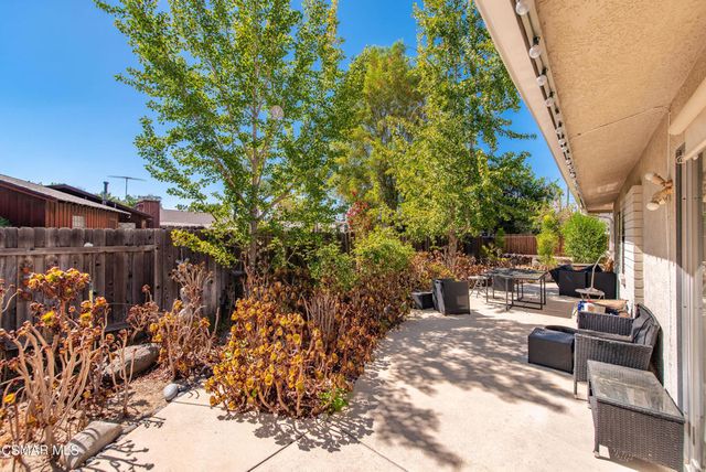 6727 Shoup Avenue, West Hills, CA 91307