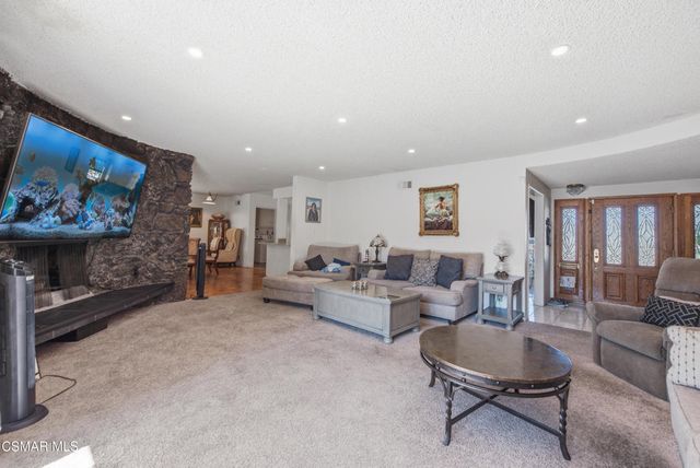 6727 Shoup Avenue, West Hills, CA 91307