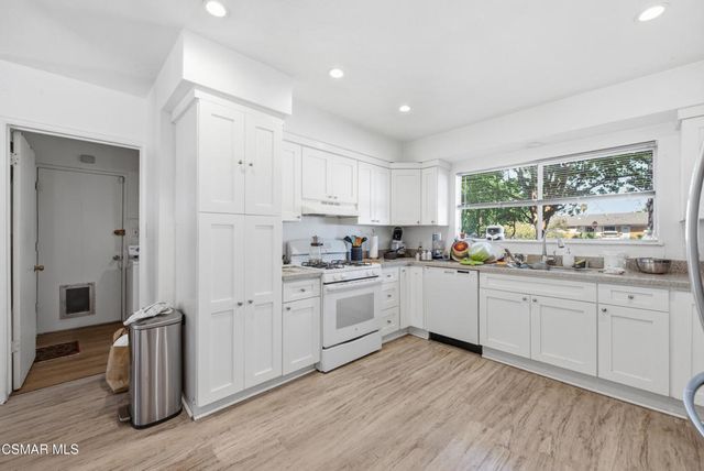 6727 Shoup Avenue, West Hills, CA 91307