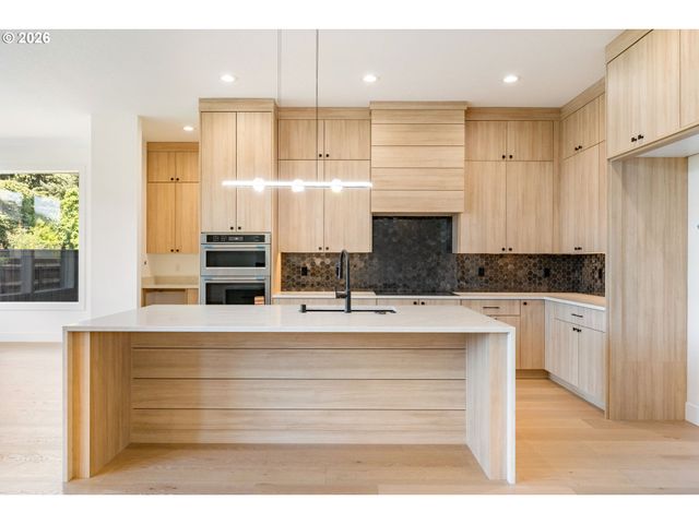 12312 Ne 66TH Ct, Vancouver, WA 98686