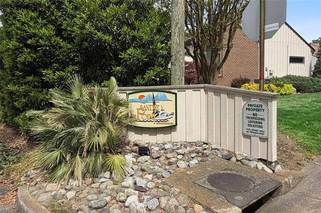 28 Sandie Point LN, Portsmouth, VA 23701