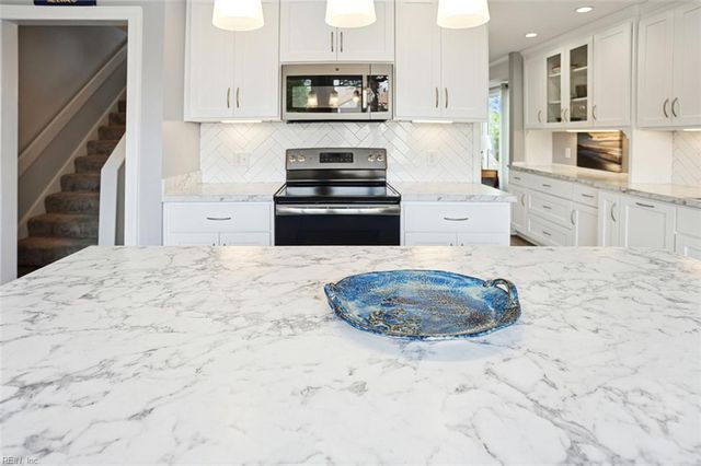 28 Sandie Point LN, Portsmouth, VA 23701