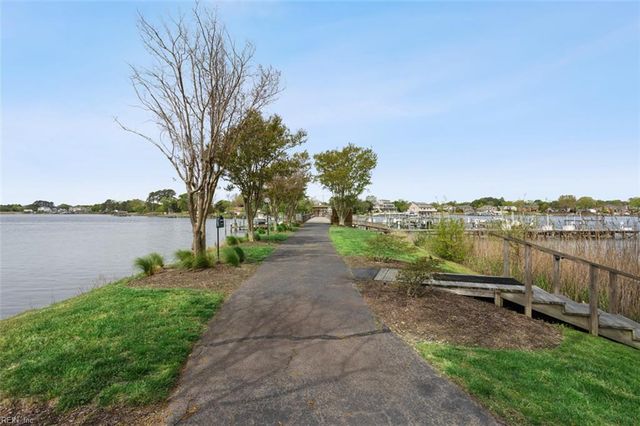 28 Sandie Point LN, Portsmouth, VA 23701