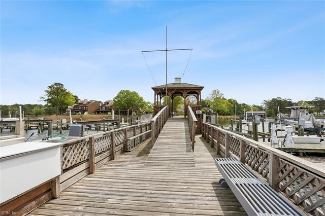 28 Sandie Point LN, Portsmouth, VA 23701