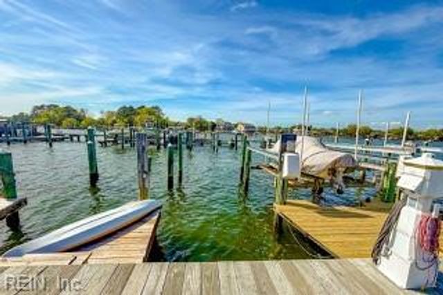 28 Sandie Point LN, Portsmouth, VA 23701