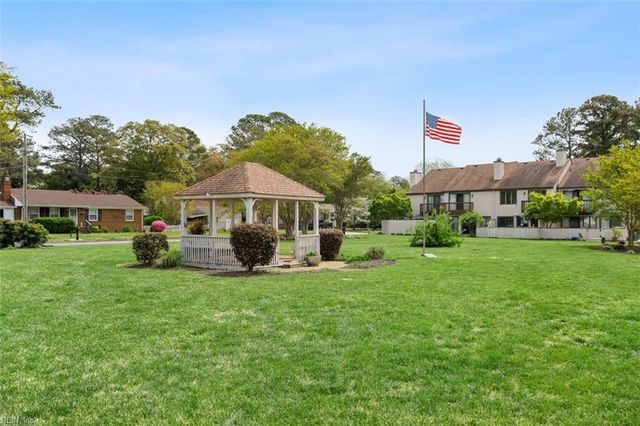 28 Sandie Point LN, Portsmouth, VA 23701