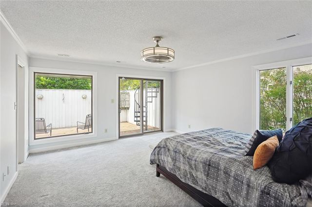 28 Sandie Point LN, Portsmouth, VA 23701