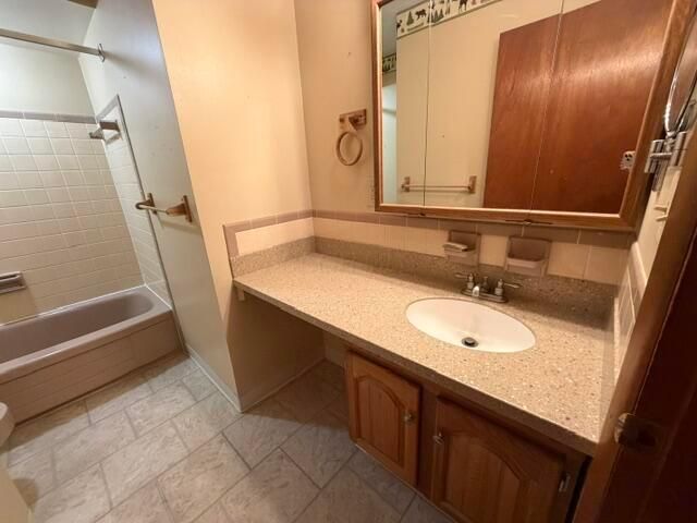 1280 Howell Drive, Newark, OH 43055