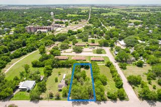 821 Blanco, Lockhart, TX 78644