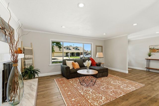 31 La Mirada Court, Salinas, CA 93901