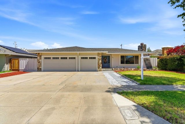 31 La Mirada Court, Salinas, CA 93901