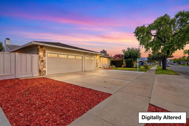 31 La Mirada Court, Salinas, CA 93901
