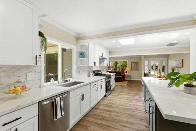 31 La Mirada Court, Salinas, CA 93901