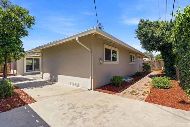 31 La Mirada Court, Salinas, CA 93901