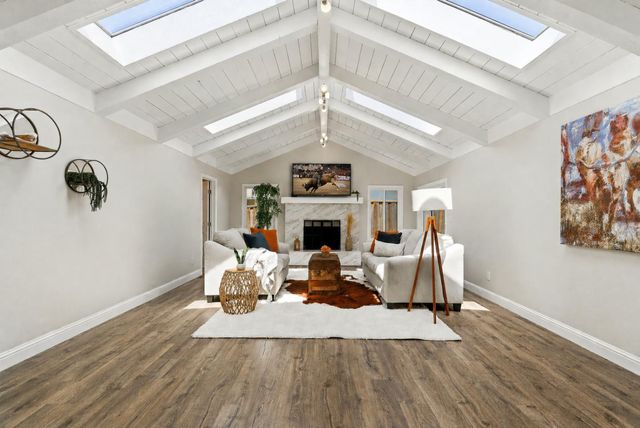 31 La Mirada Court, Salinas, CA 93901