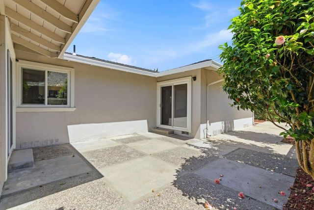 31 La Mirada Court, Salinas, CA 93901