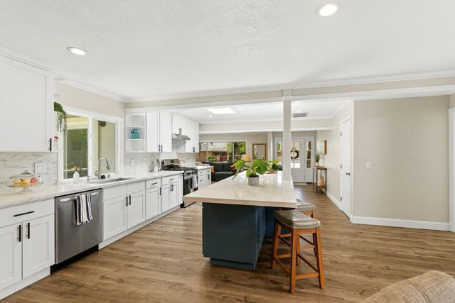 31 La Mirada Court, Salinas, CA 93901