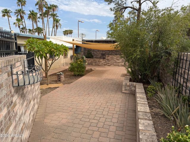 8712 E MAIN Street, Mesa, AZ 85207