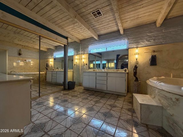 8712 E MAIN Street, Mesa, AZ 85207