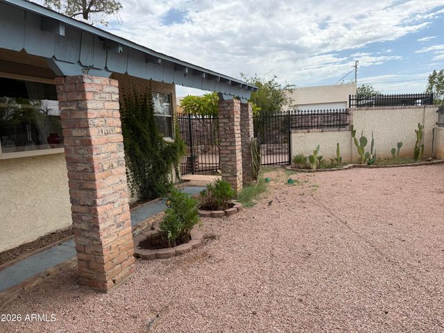 8712 E MAIN Street, Mesa, AZ 85207