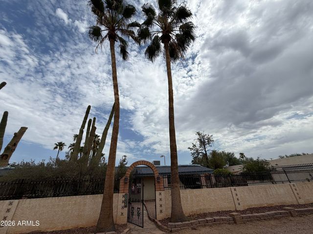 8712 E MAIN Street, Mesa, AZ 85207