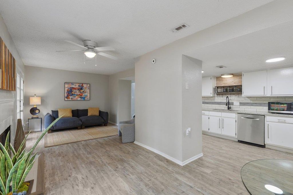 6405 Chimney Creek CIR B, Austin, TX 78723