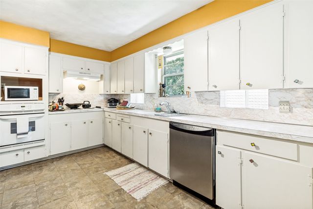 8125 Hunnicut Road, Dallas, TX 75228