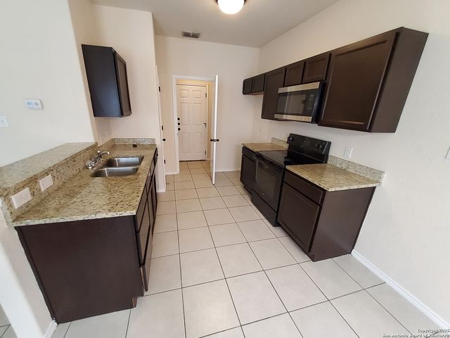 8712 VISTA DE NUBES, Converse, TX 78109