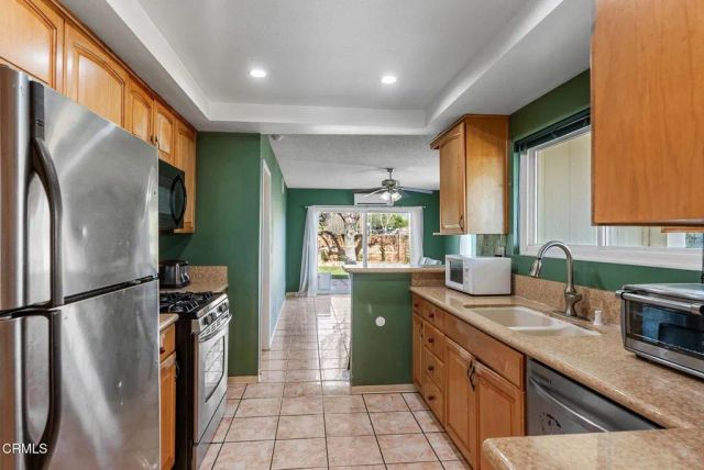 12446 Herrick Avenue, Sylmar, CA 91342