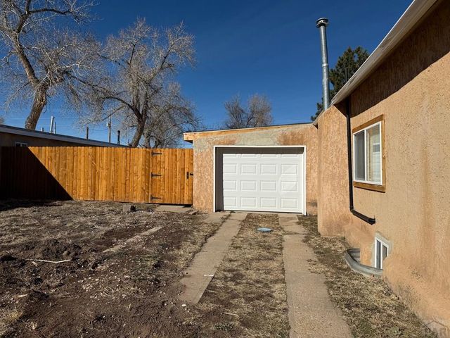 110 W 10th St, Walsenburg, CO 81089