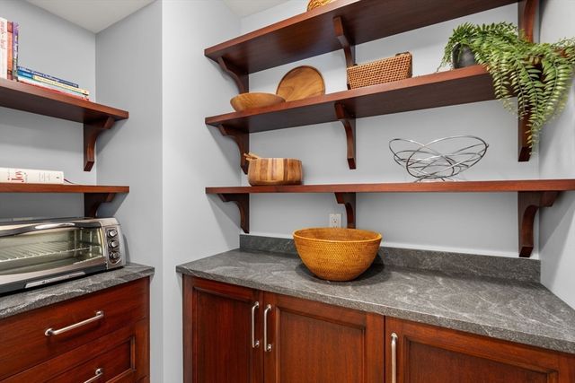 123 Lincoln Road, Lincoln, MA 01773