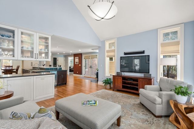 123 Lincoln Road, Lincoln, MA 01773
