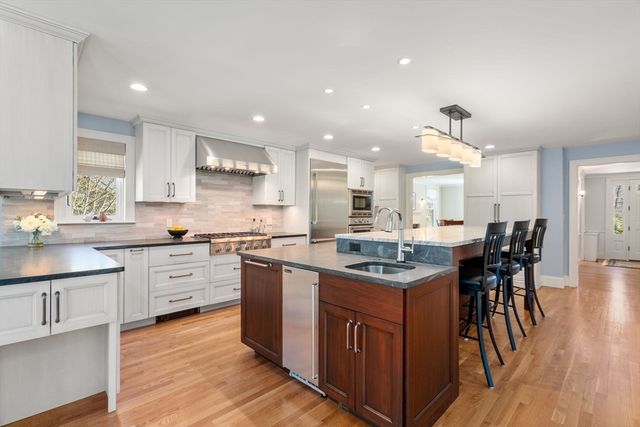 123 Lincoln Road, Lincoln, MA 01773