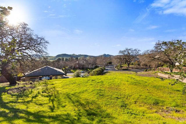 902 Eastridge Dr, Fairfield, CA 94534