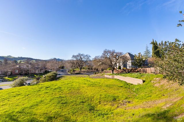 902 Eastridge Dr, Fairfield, CA 94534