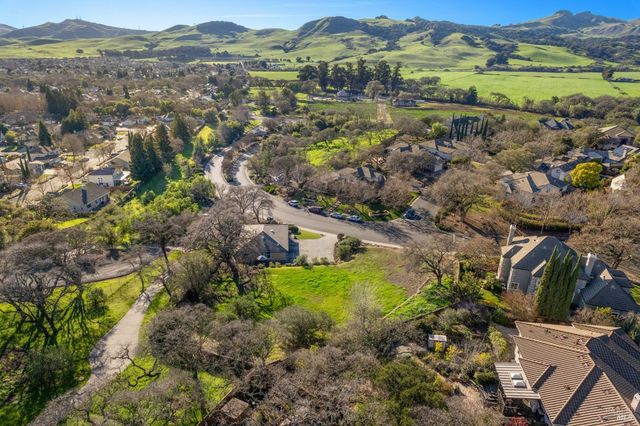 902 Eastridge Dr, Fairfield, CA 94534