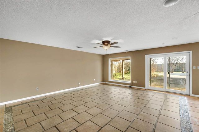 5104 NW Ash Ave, Lawton, OK 73505
