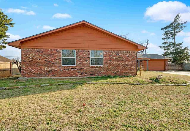 5104 NW Ash Ave, Lawton, OK 73505