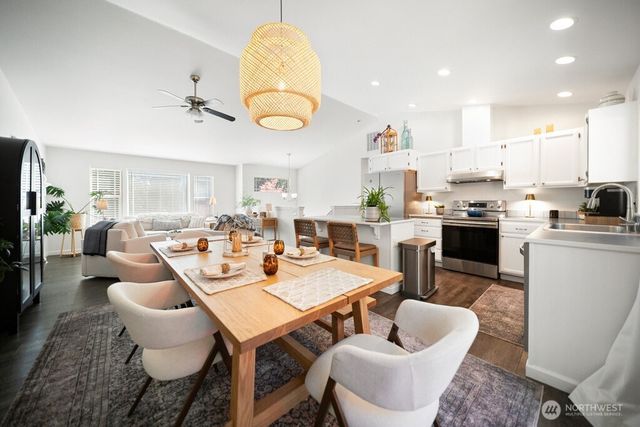 7930 NE Seawind Avenue, Poulsbo, WA 98370