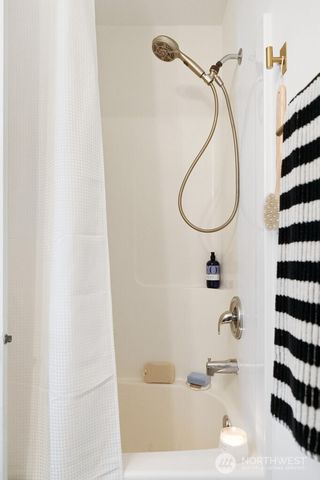 7930 NE Seawind Avenue, Poulsbo, WA 98370