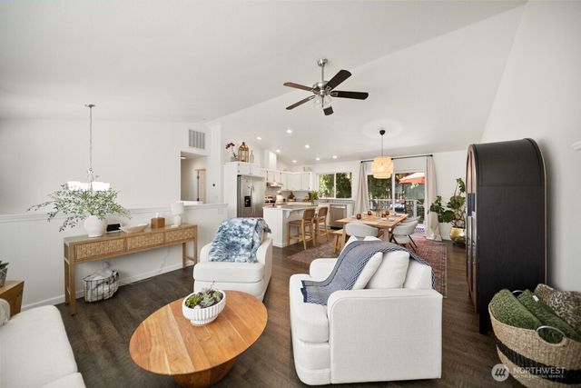7930 NE Seawind Avenue, Poulsbo, WA 98370