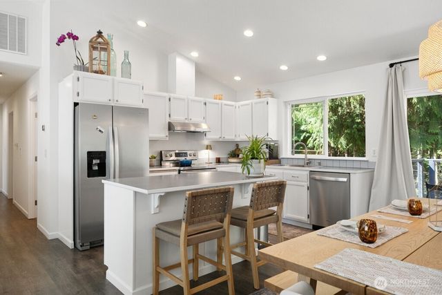 7930 NE Seawind Avenue, Poulsbo, WA 98370