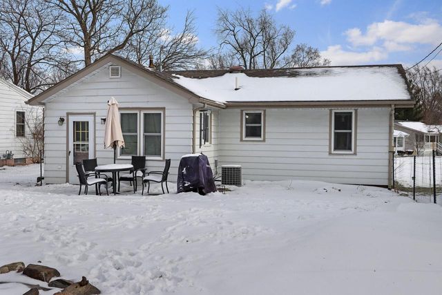 121 Oak LANE, Twin Lakes, WI 53181