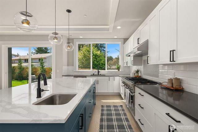 15827 SE 4th Street, Bellevue, WA 98008