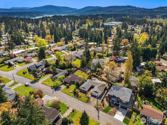 15827 SE 4th Street, Bellevue, WA 98008