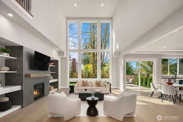15827 SE 4th Street, Bellevue, WA 98008