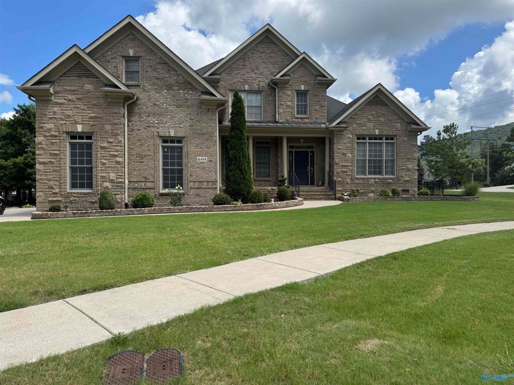 16484 Snug Harbor Drive SE, Huntsville, AL 35803