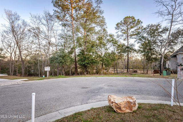 210 Bluff Cove, Ocean Springs, MS 39564