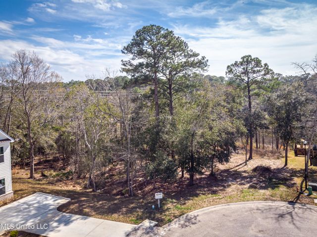 210 Bluff Cove, Ocean Springs, MS 39564