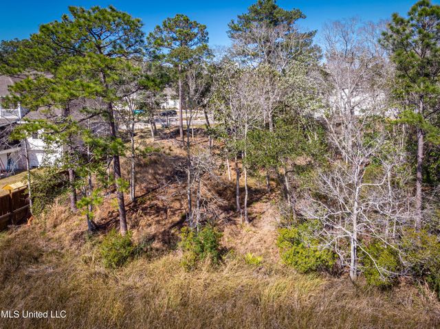 210 Bluff Cove, Ocean Springs, MS 39564